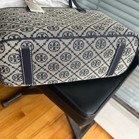 TORY BURCH T MONOGRAM ZIP TOTE - Picture 11 of 16